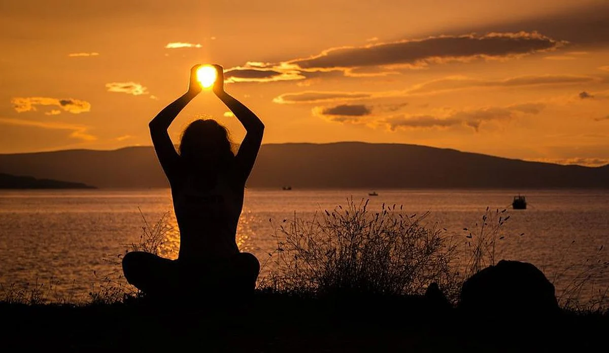 Benefits of Trikonasana: Channeling Inner Strength, Stamina and Stability With Yoga