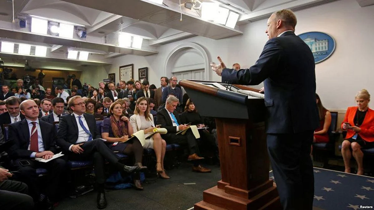 White House Reporters Prefer Sunlight to Spotlight