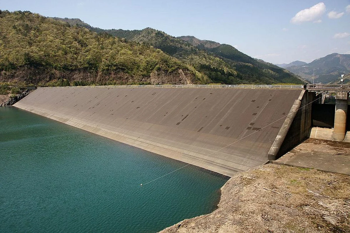 Cheap source of Electricity? Indian Scientist makes a Cell that can produce Electricity from Water, also seeks Commercialisation of Invention