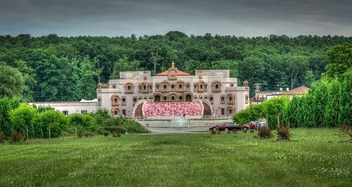 Vraj Temple launches its sixth edition of Independence Day fireworks show in US