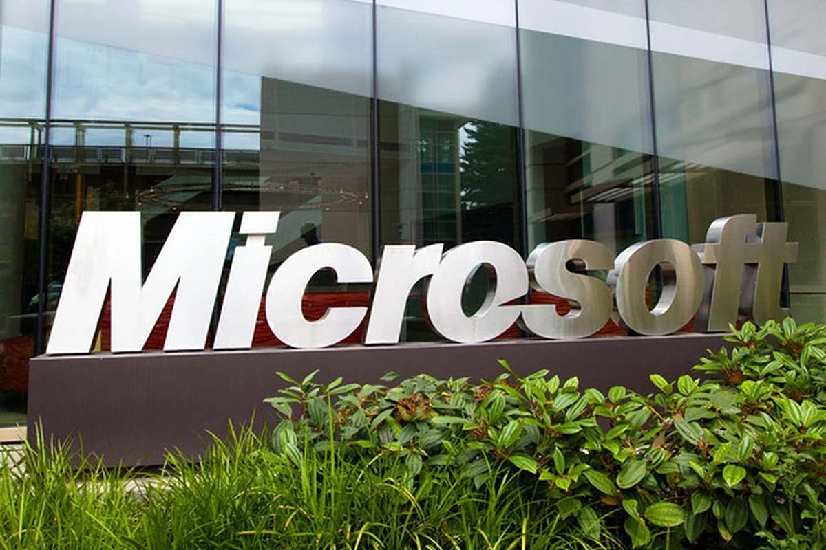 Microsoft shuts AI-bot after twitteratti teaches it racism