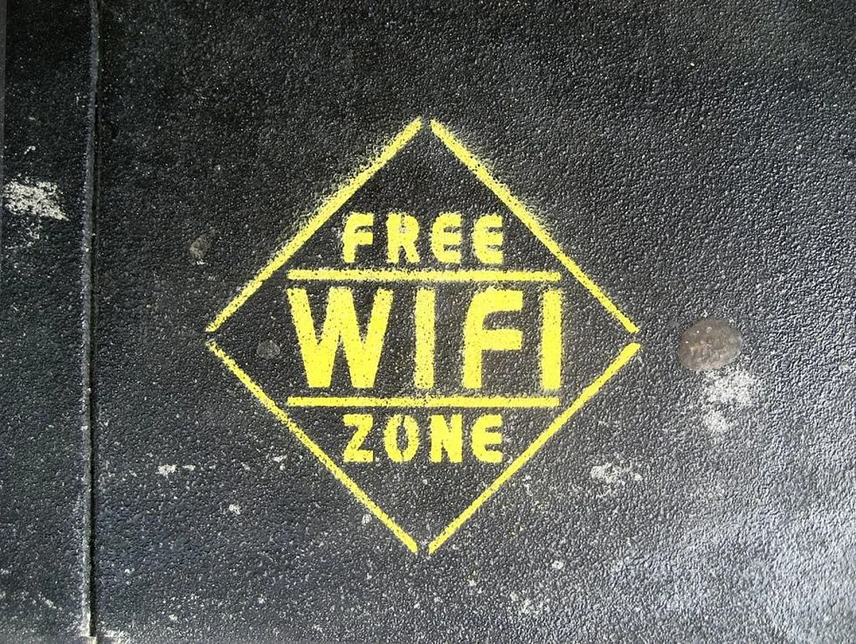 Google, Facebook contribute to Kejriwal’s free Wi-Fi dream