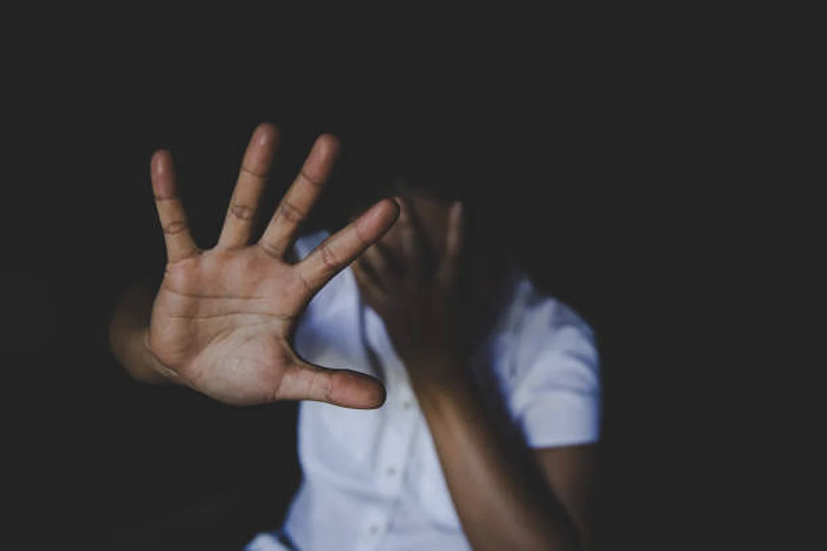 In an alleged video which appeared on social media, a woman was seen beating up a delivery boy of online food website 'Swiggy' with shoes.