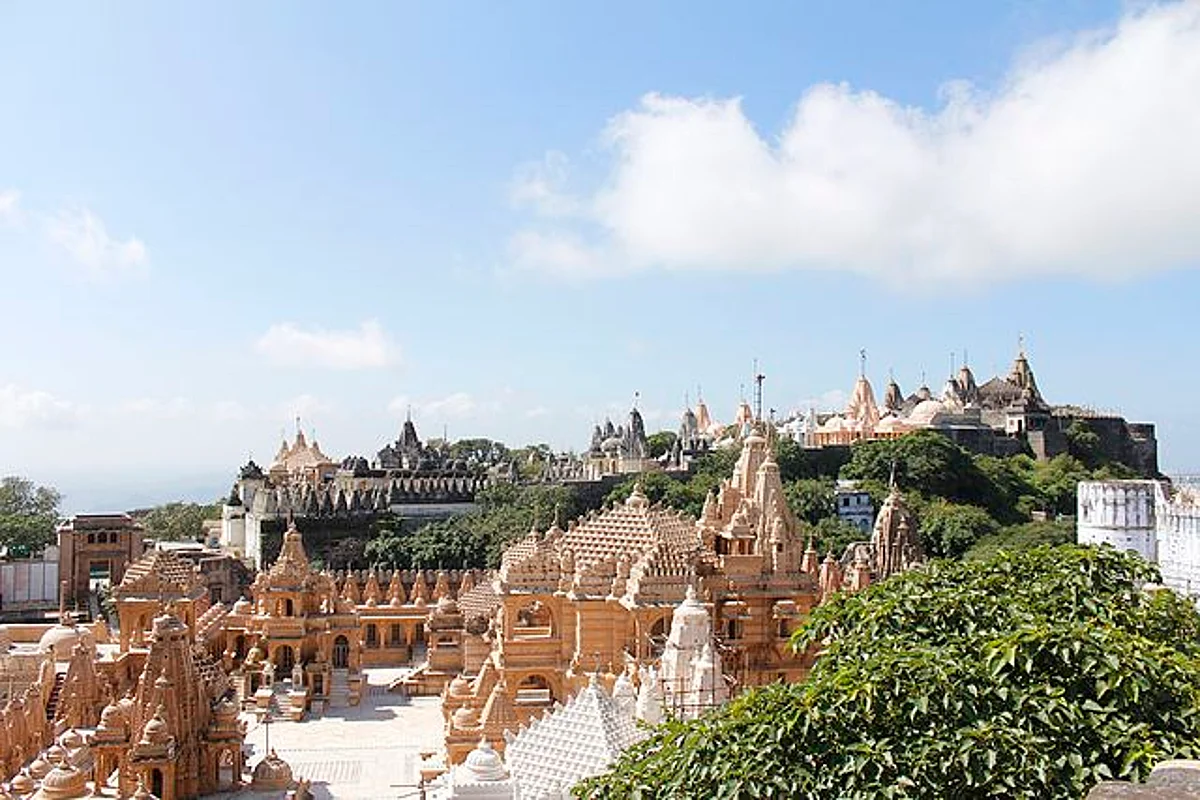Bhavnagar के पास स्थित है दुनिया का अकेला ऐसा पर्वत जिसपर हैं सैकड़ों मंदिर