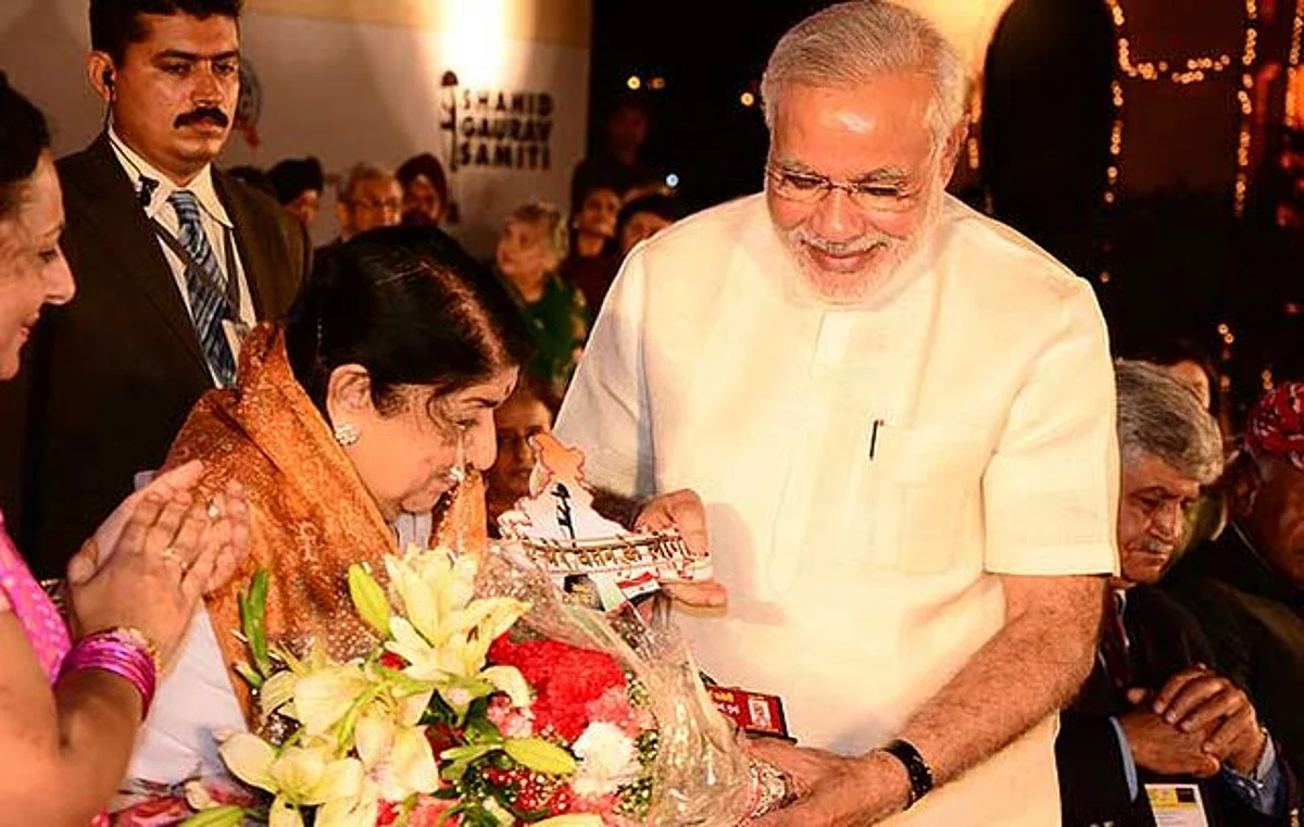 PM Modi ने क्यों कहा,"एक राखी से गरीब हो गया"