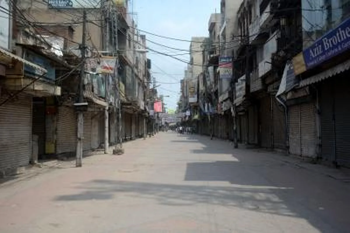 पाक पंजाब सरकार बिजली बचाने के लिए रविवार को करेगी लॉकडाउन