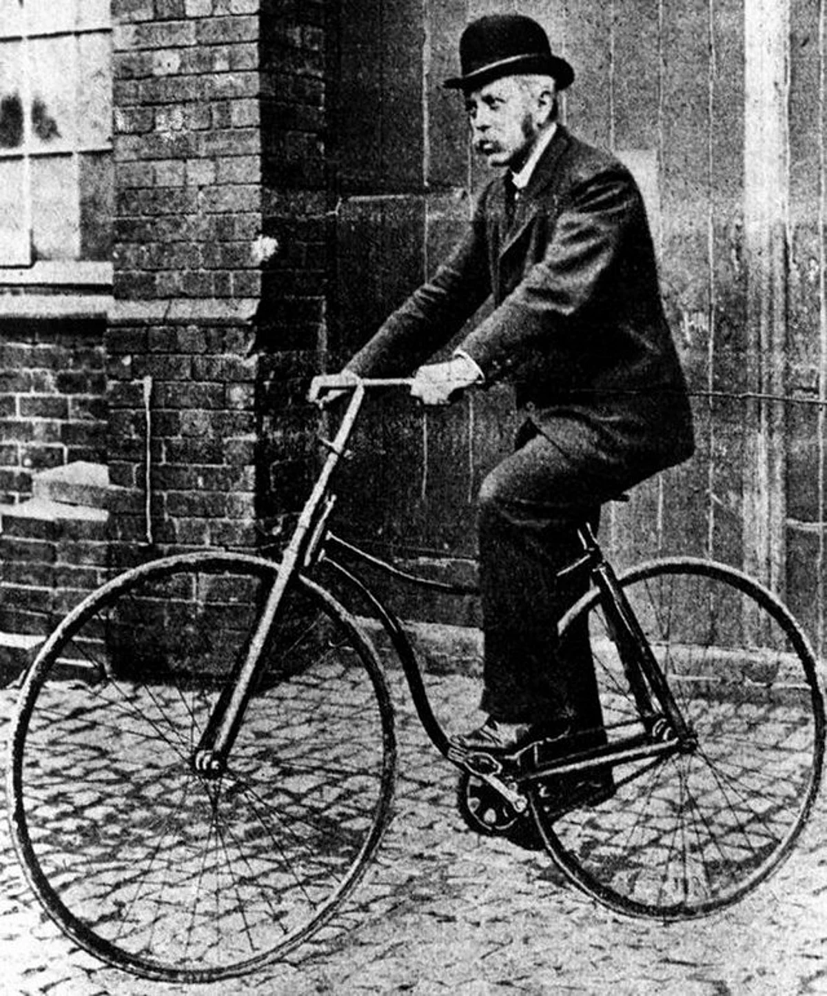World Bicycle Day 2022: साइकिल का आदिमानव के आविष्कार से रामप्यारी बनने तक का सफर