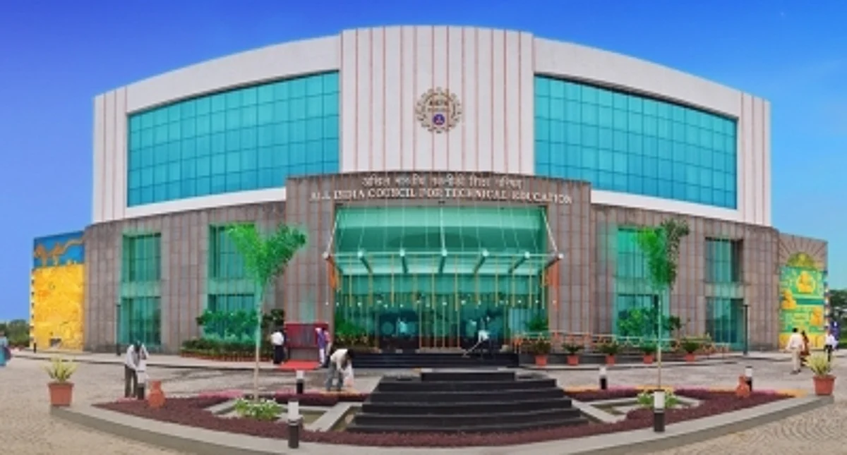 अब इंजीनियरिंग समेत कई Technical Courses हिंदी व भारतीय भाषाओं में