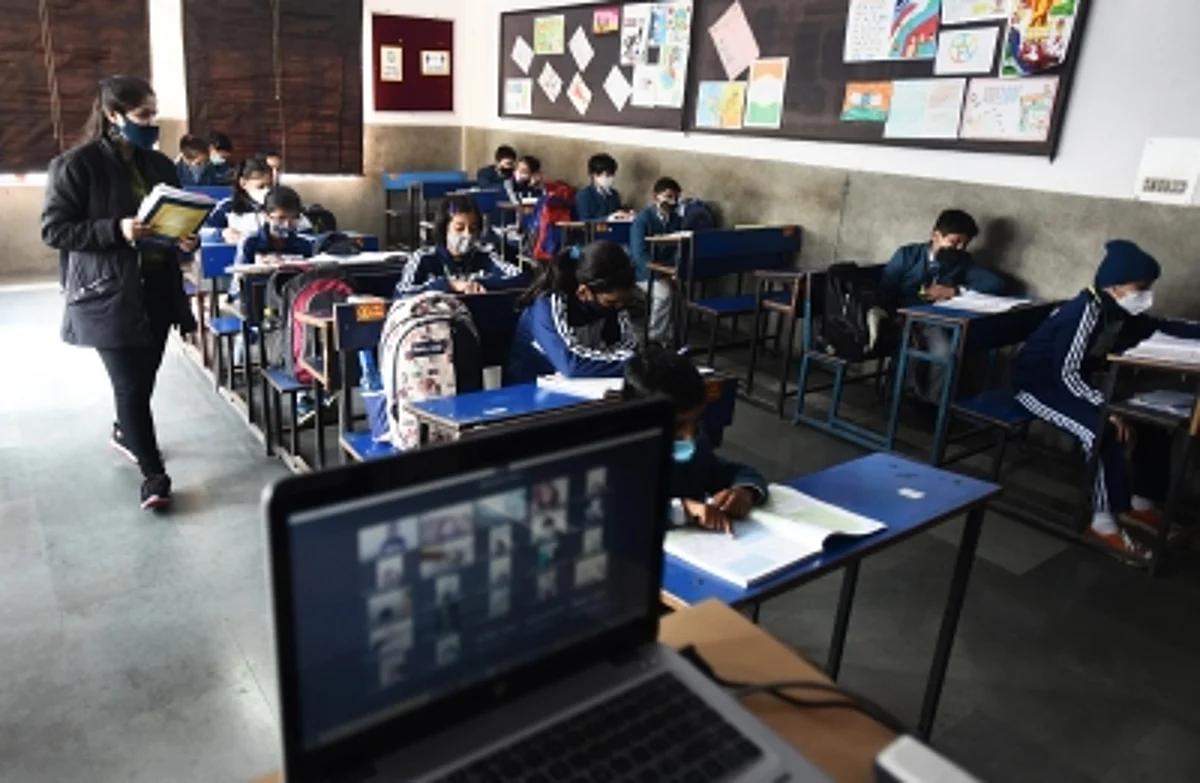 दूर-दराज के ग्रामीण स्कूलों में पहुंच रहा Smart Class