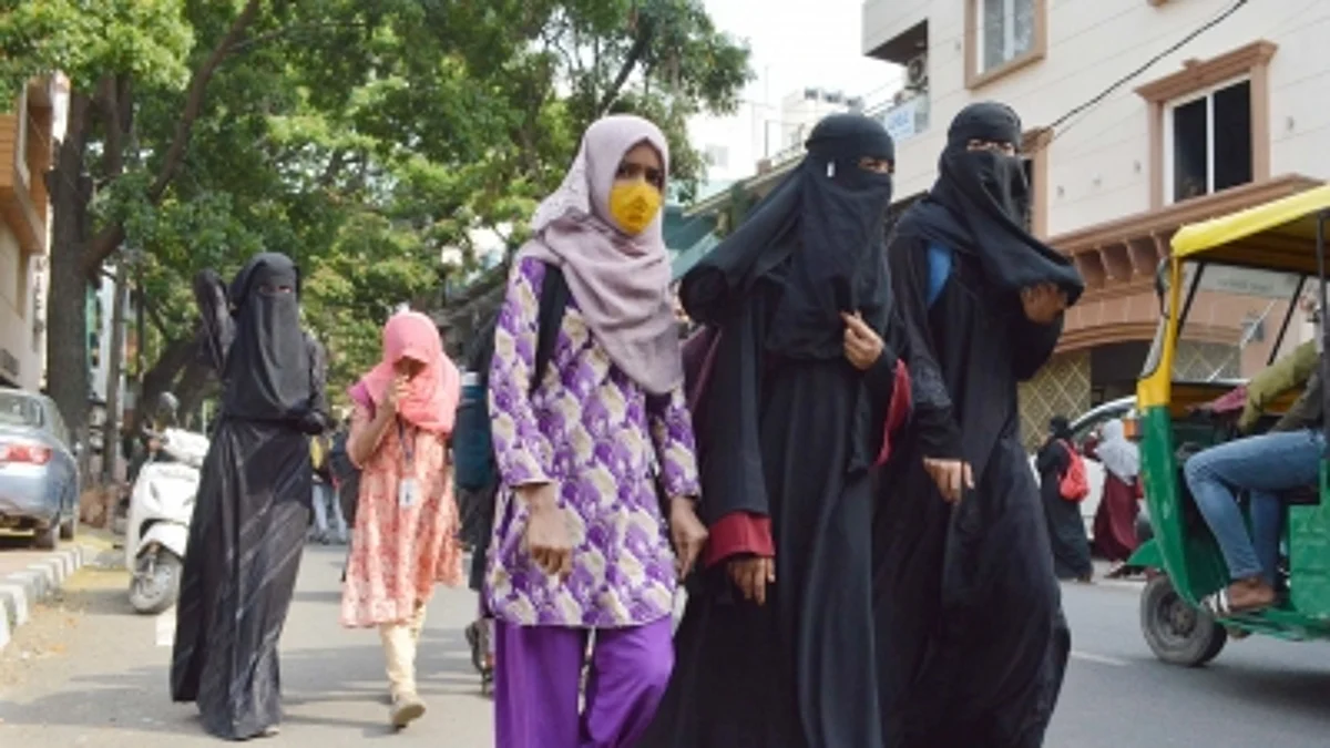 हिजाब मामले में 'फोरम शॉपिंग' की इजाज़त नहीं : सुप्रीम कोर्ट