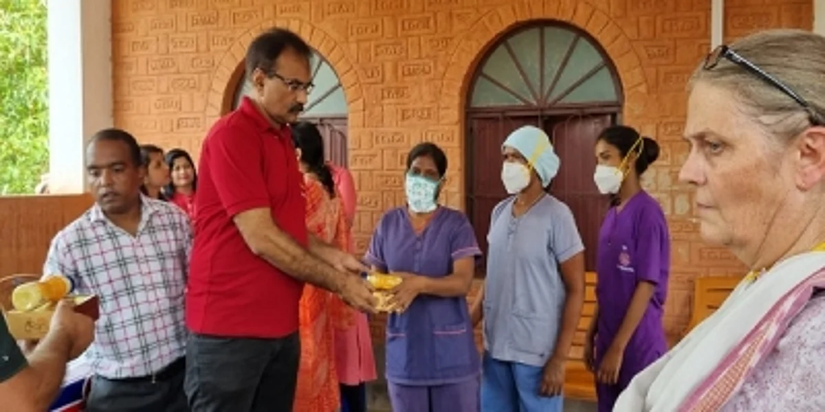 इंग्लैंड से झारखंड आई लिंडसे ने हजारों महिलाओं की बदली जिंदगी