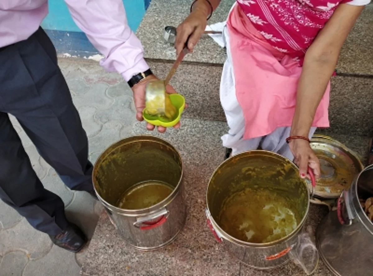 डिटर्जेंट-मिश्रित मिड-डे-मील खाने से बीमार पड़े स्कूली बच्चे