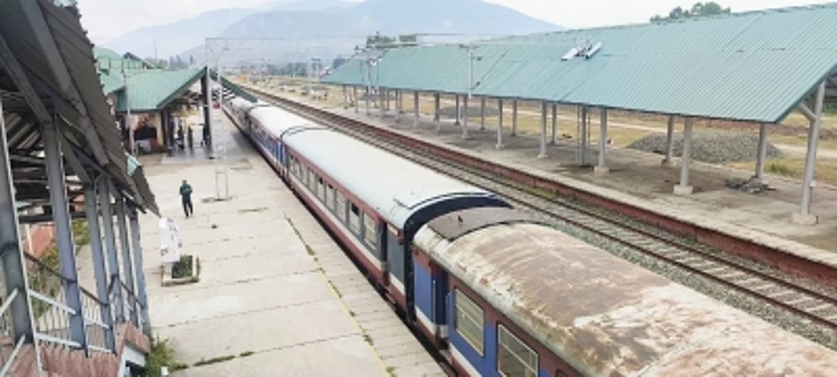 जल्दी मिलेगी कश्मीर को पहली इलेक्ट्रिक ट्रेन।