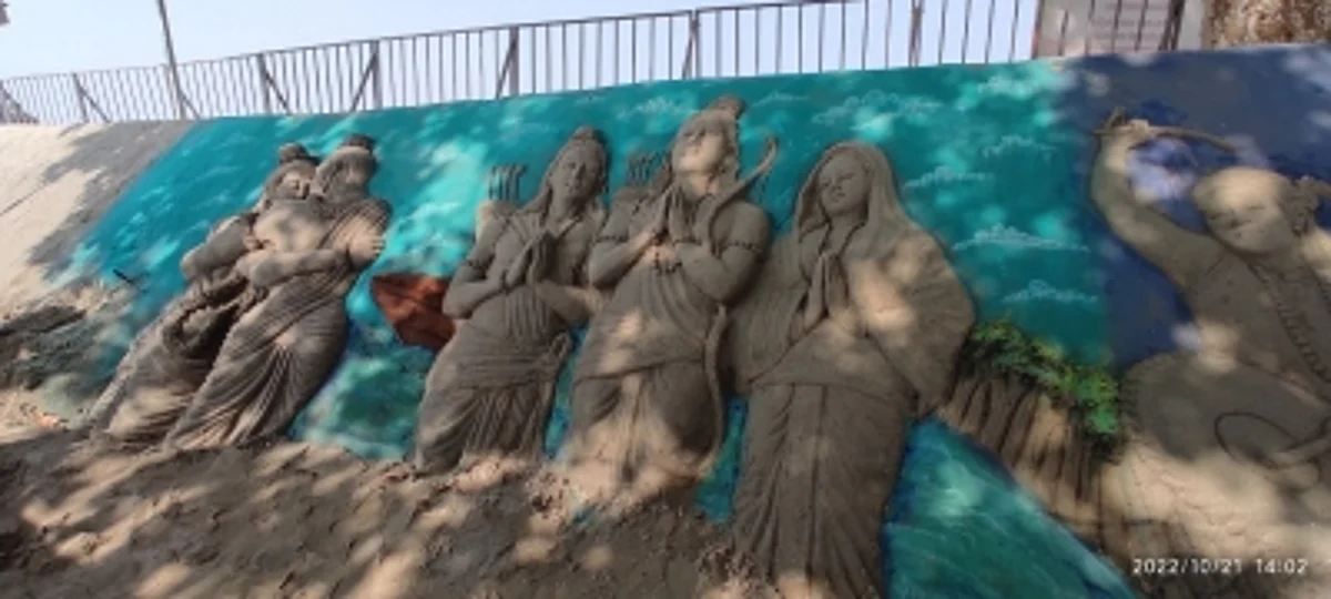 रेत पर रामायणकालीन सुंदर आकृतियां