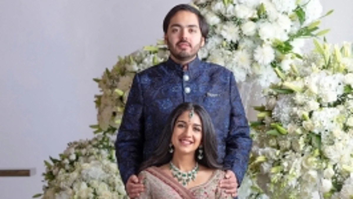 उद्योगपति मुकेश अंबानी के बेटे अनंत अंबानी ने राजस्थान में राधिका मर्चेट से सगाई की