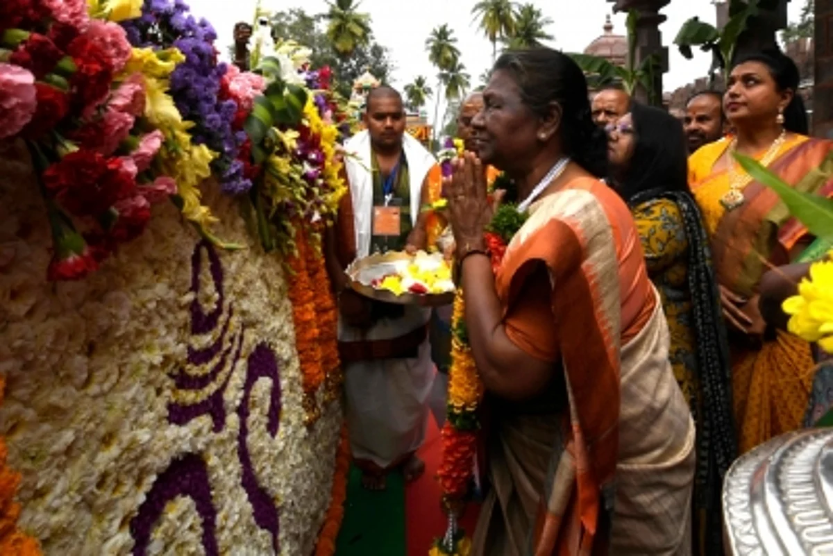 राष्ट्रपति द्रौपदी मुर्मू ने श्रीशैलम मंदिर में की पूजा-अर्चना