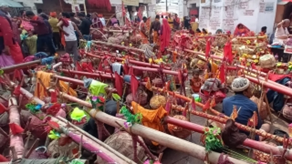 बारात का न्यौता देने देवघर पहुंचते हैं भगवान शिव के श्रद्धालु (IANS)