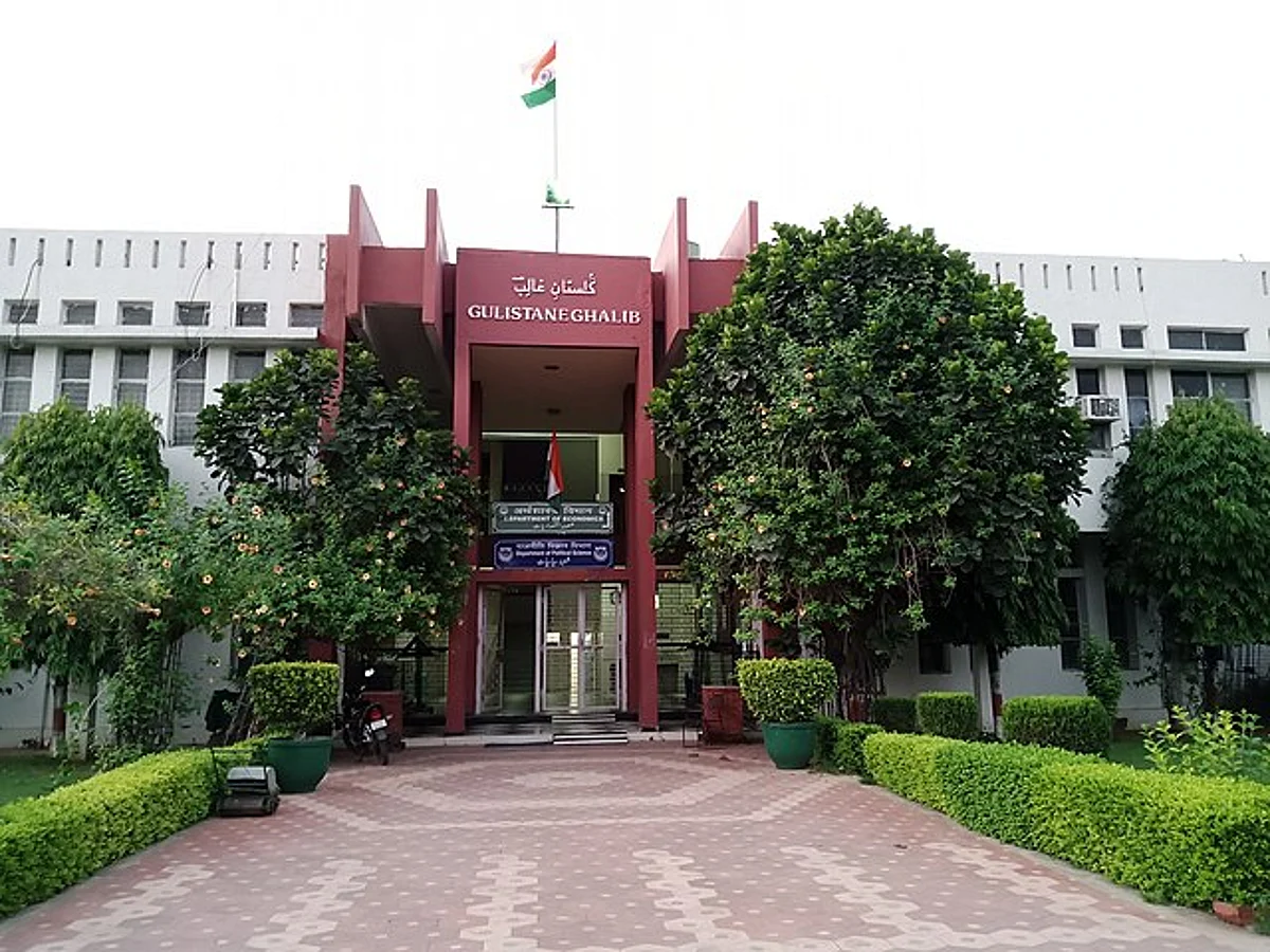 जामिया विश्वविद्यालय प्रशासन के मुताबिक उनके कैंपस में बहुत कम समय में 350 से अधिक छात्रों को प्लेसमेंट मिल चुका है (Wikimedia commons)