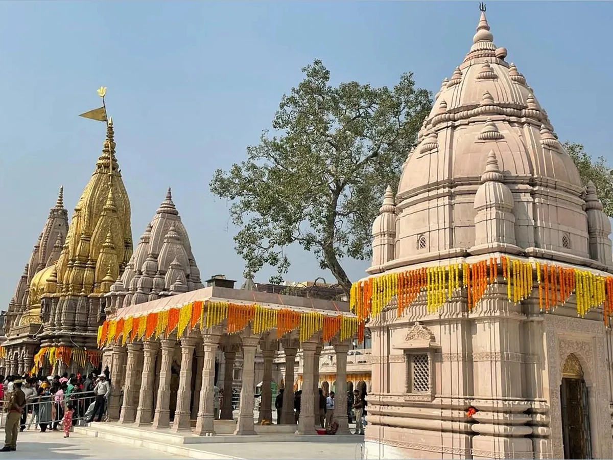 काशी विश्वनाथ में साल के पहले पखवारे में 26 लाख भक्तों ने किया दर्शन 