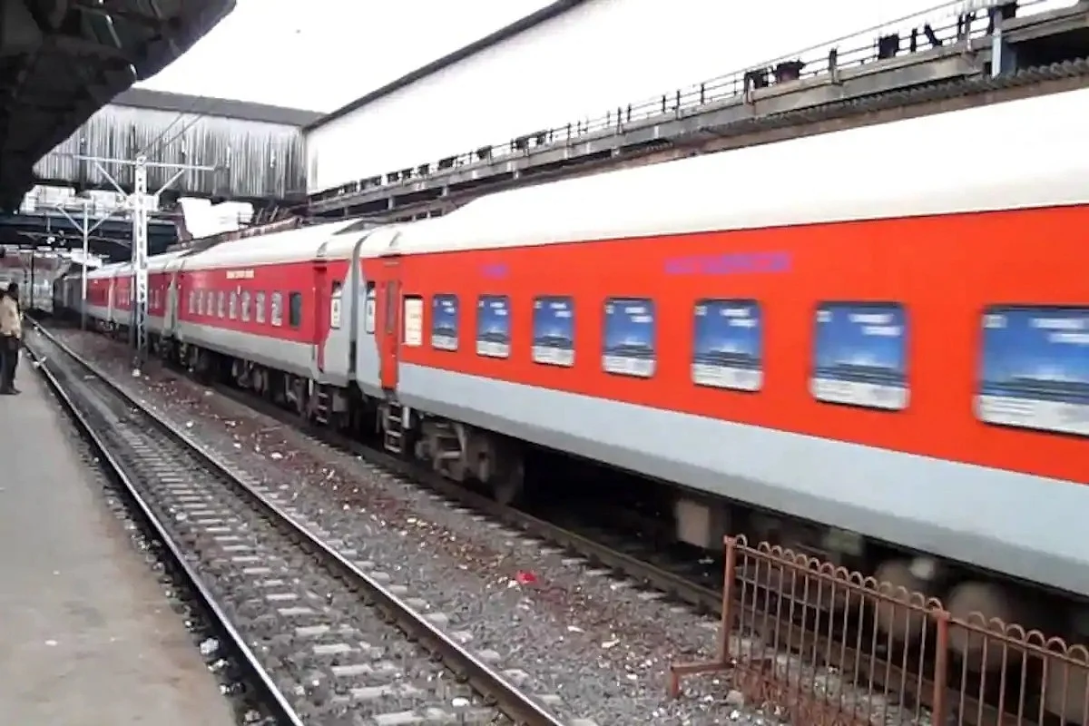 NZM Rajdhani. Rajdhani Express Route 22691. Движение поезда 250