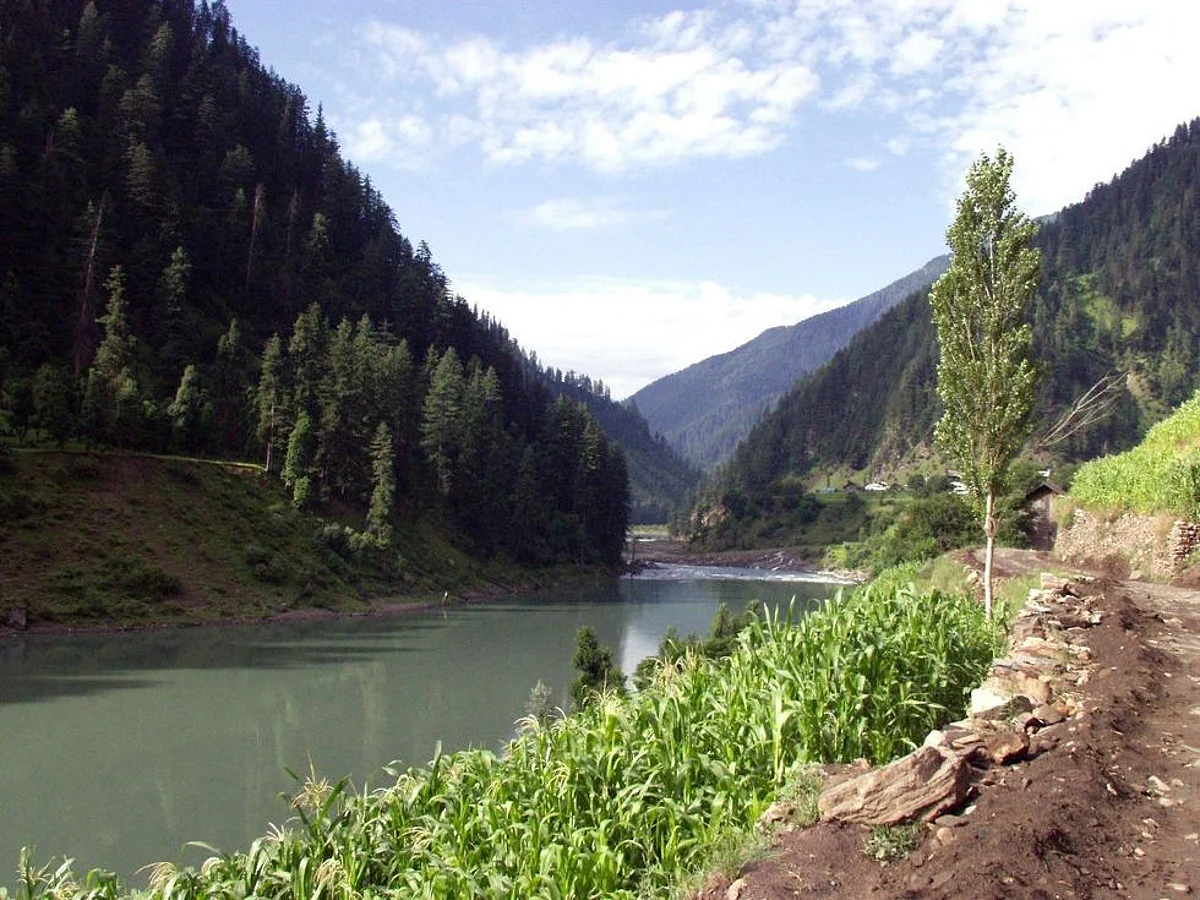 जम्मू-कश्मीर(J&K) के पुलवामा में नदी से 9वीं सदी की प्राचीन दुर्लभ मूर्ति बरामद