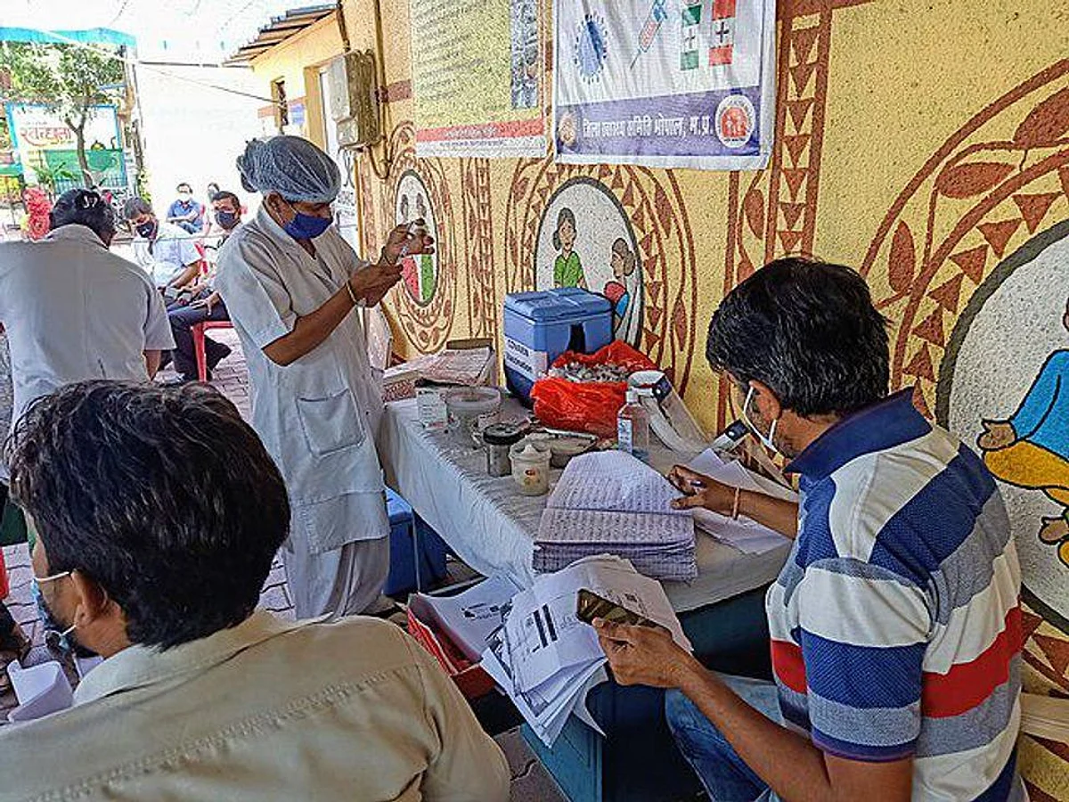 भारत का टीकाकरण कवरेज बुधवार शाम को 184 करोड़ का आंकड़ा पार कर गया।