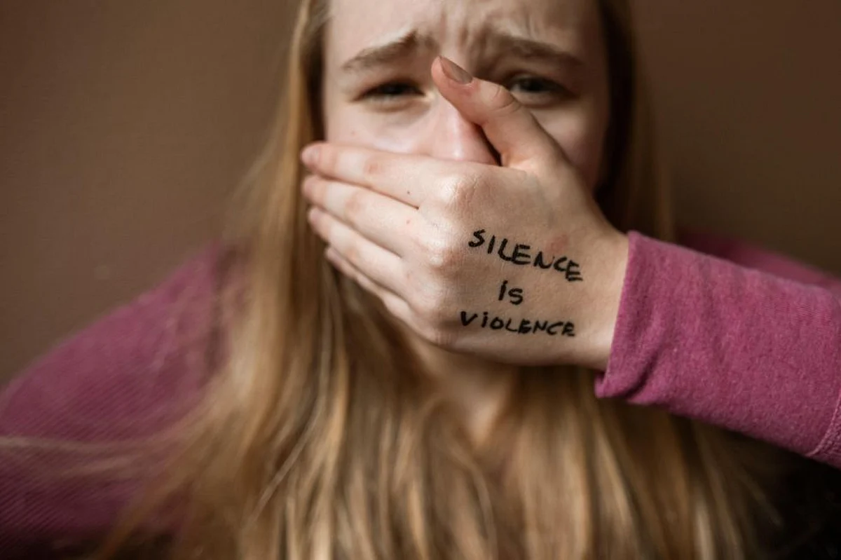 देश में महिलाओं के खिलाफ घरेलू हिंसा के मामले कम नहीं हो रहे हैं। (Pexels)