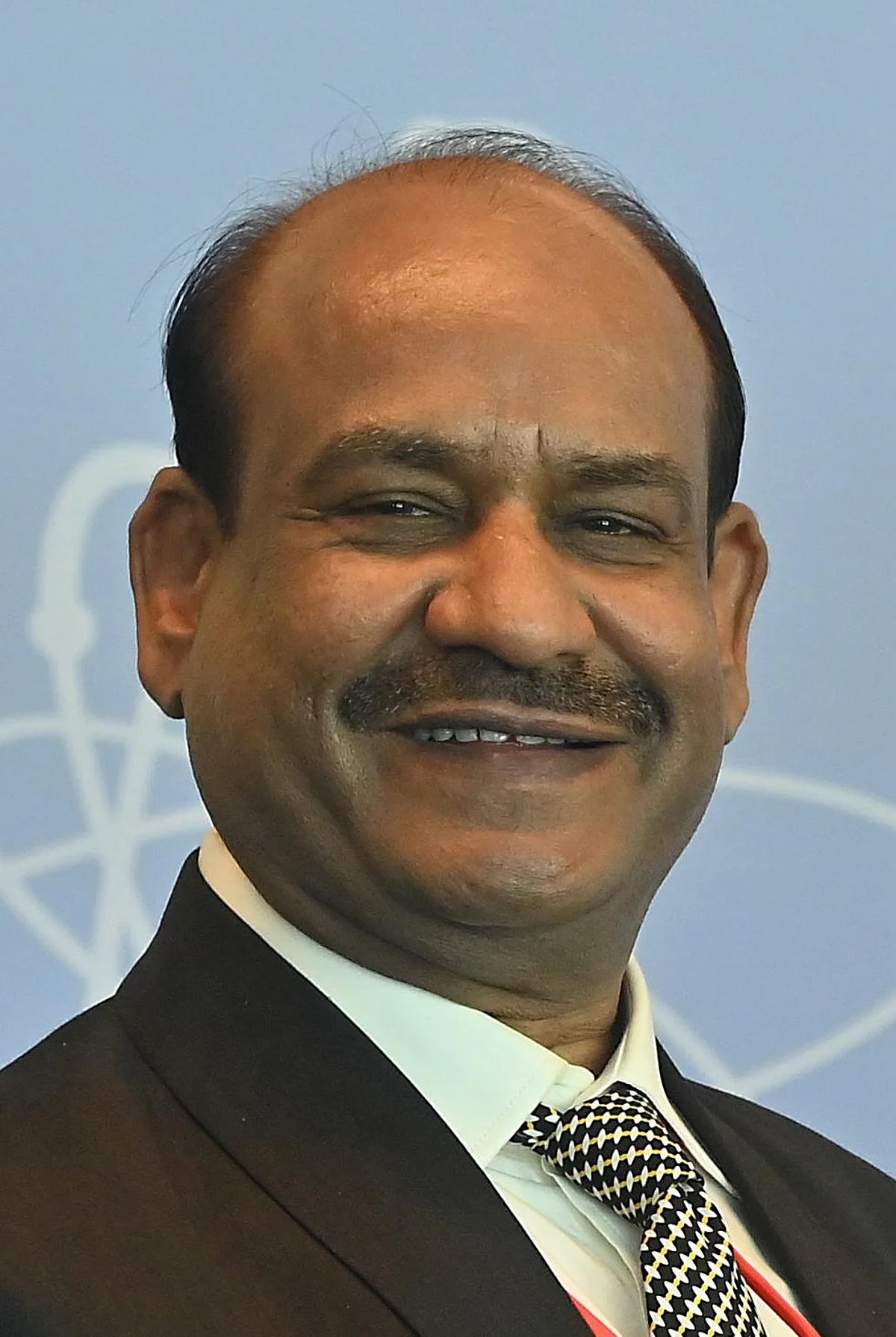 संसद और राज्य विधानमंडल में बेहतर समन्वय के लिए पीएसी के साझा मंच की ज़रूरत- बिरला (Wikimedia Commons)