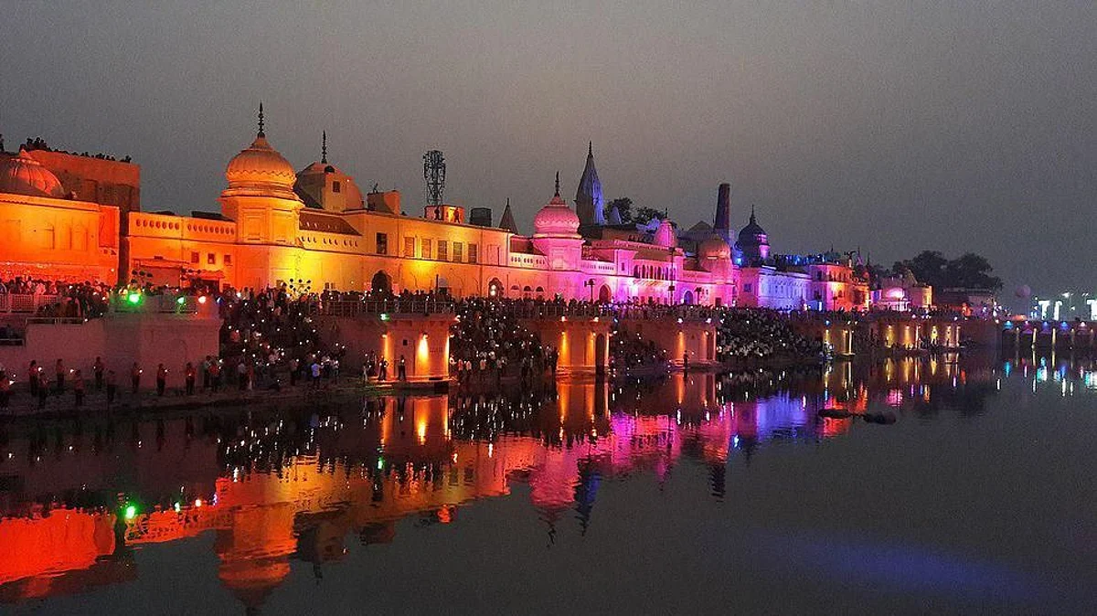 अयोध्या के दीपोत्सव कार्यक्रम की तरह प्रयागराज के देव दीपावली कार्यक्रम को भी भव्य मनाने की है तैयारी। (Wikimedia Commons)