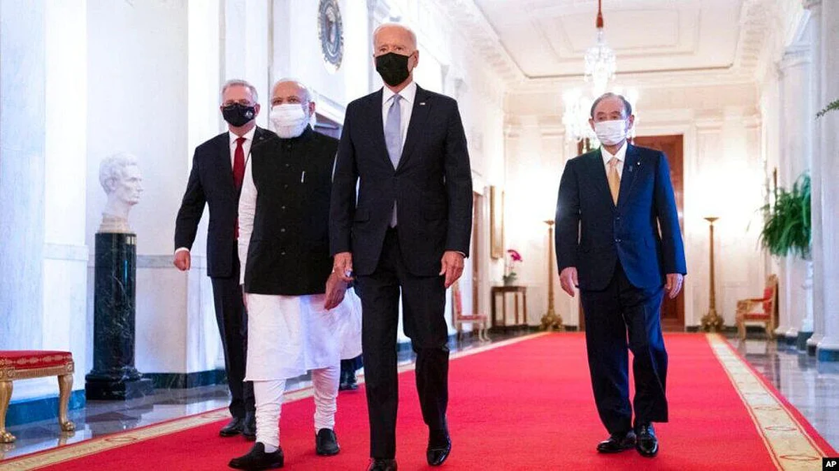 भारत के प्रधानमंत्रियों नरेंद्र मोदी, ऑस्ट्रेलिया के स्कॉट मॉरिसन और जापान के योशीहिदे सुगा और अमेरिकी राष्ट्रपति जो बाइडन।(VOA)
