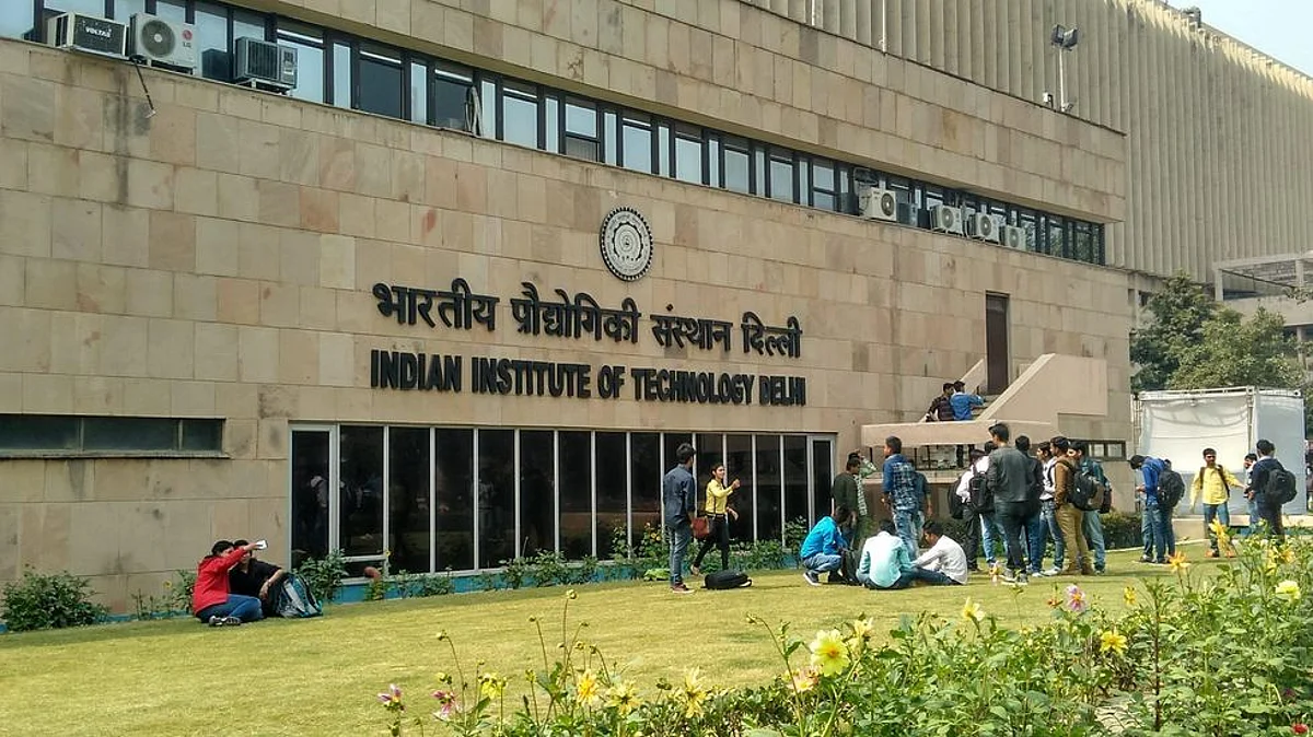 IIT दिल्ली : 20 पैसा प्रति किलोमीटर की एवरेज वाला E- Scooter