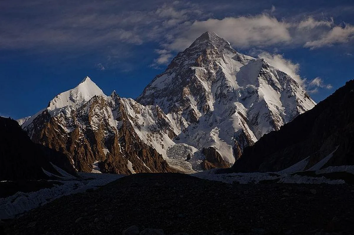 नेपाली पर्वतारोहियों ने सर्दियों में पर्वत शिखर K2 पर पहुंचकर रचा इतिहास