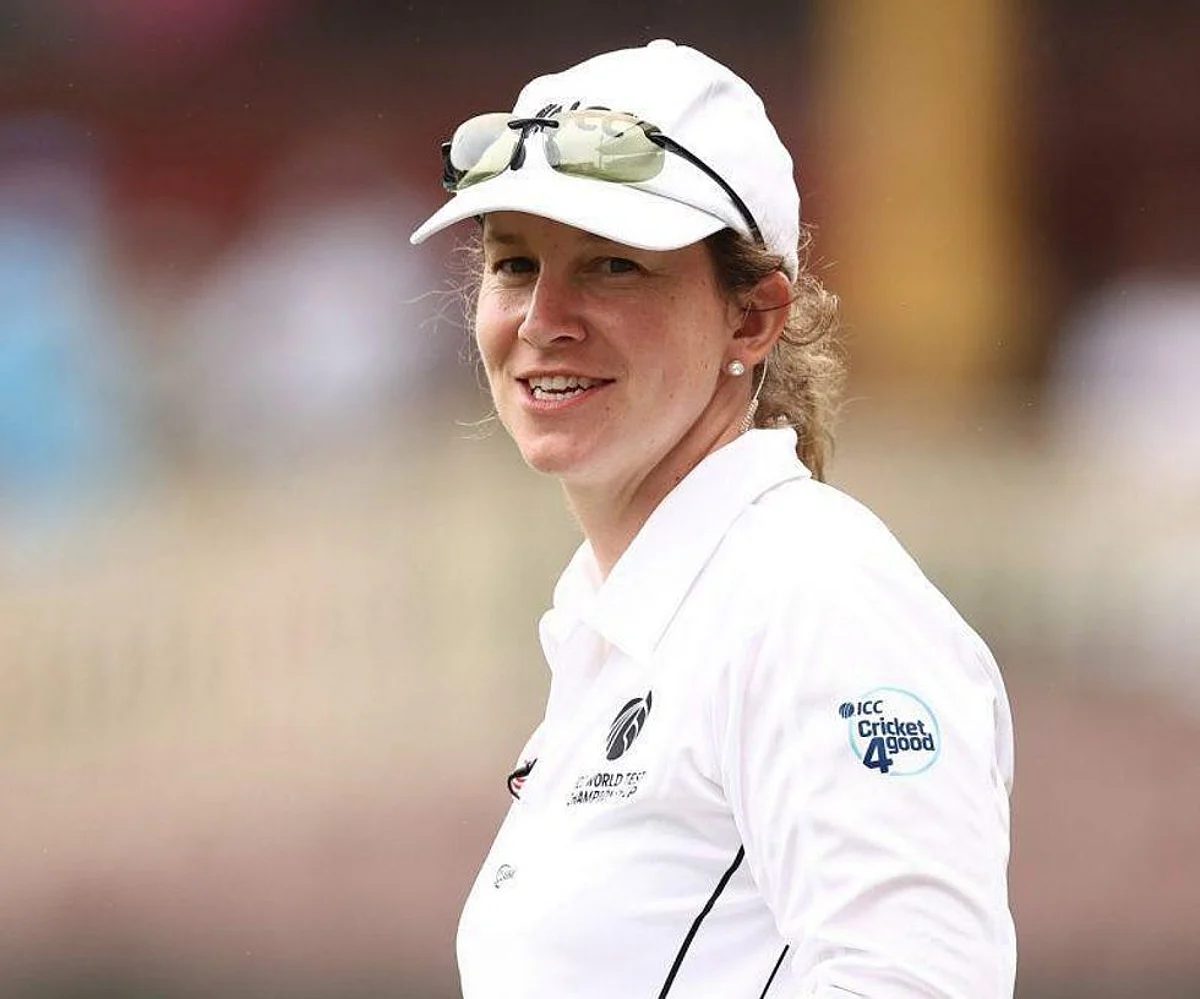 Claire Polosak : मिलिए पुरुष टेस्ट मैच की पहली महिला अंपायर से