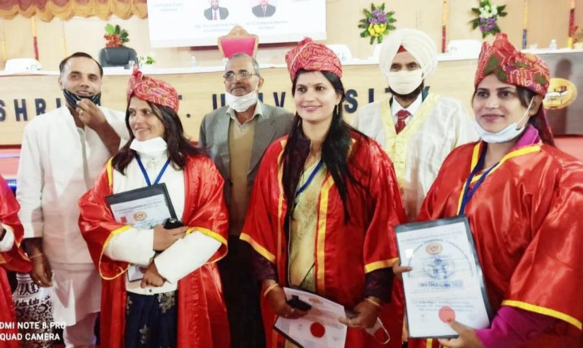 राजस्थान में 3 बहनों ने बढ़ाया गांव का मान, एक साथ दी गई पीएचडी की उपाधि