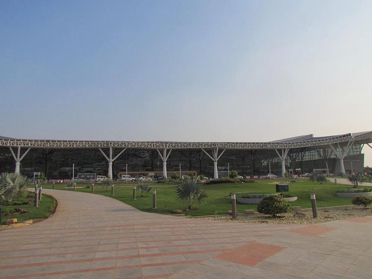 रायपुर इंटरनेशनल एयरपोर्ट । ( Wikimedia commons)