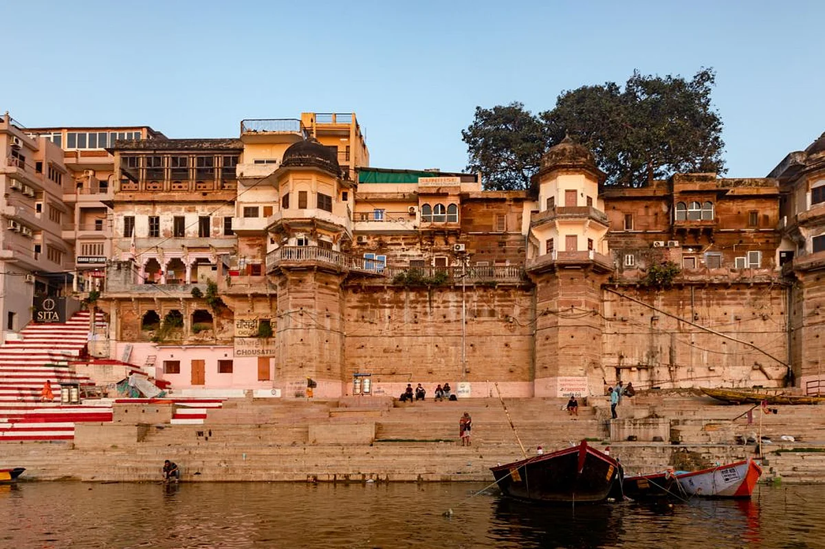 वाराणसी की नावें अब सीएनजी से चलेंगी