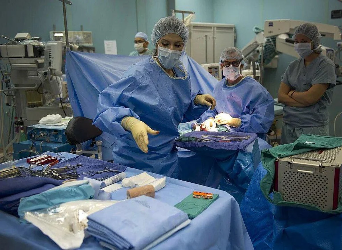 सिर से ट्यूमर निकलता रहा, बच्ची बजाती रही पियानो – पढ़िए यह होश उड़ा देने वाली कहानी