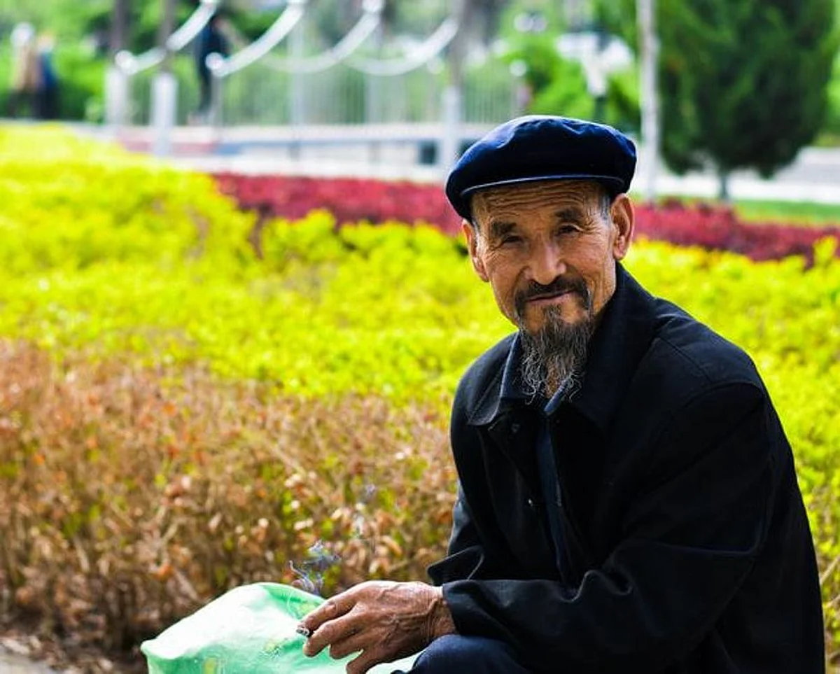 चीनी लोग फैशन के मामले में पूरी तरह से अपडेट रहते हैं। (Unsplash)