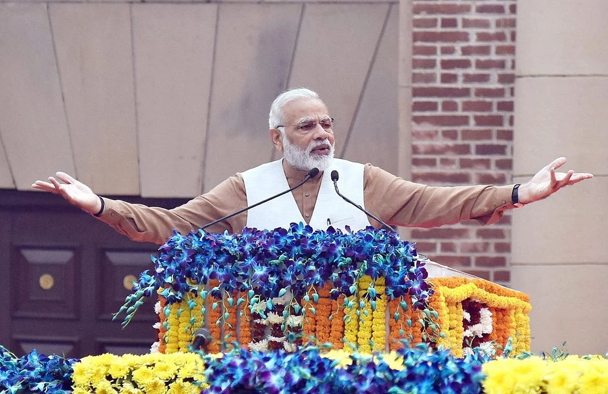 गुजरात से निकल कर प्रधान सेवक बने नरेंद्र मोदी के पूरे हुए 20 साल