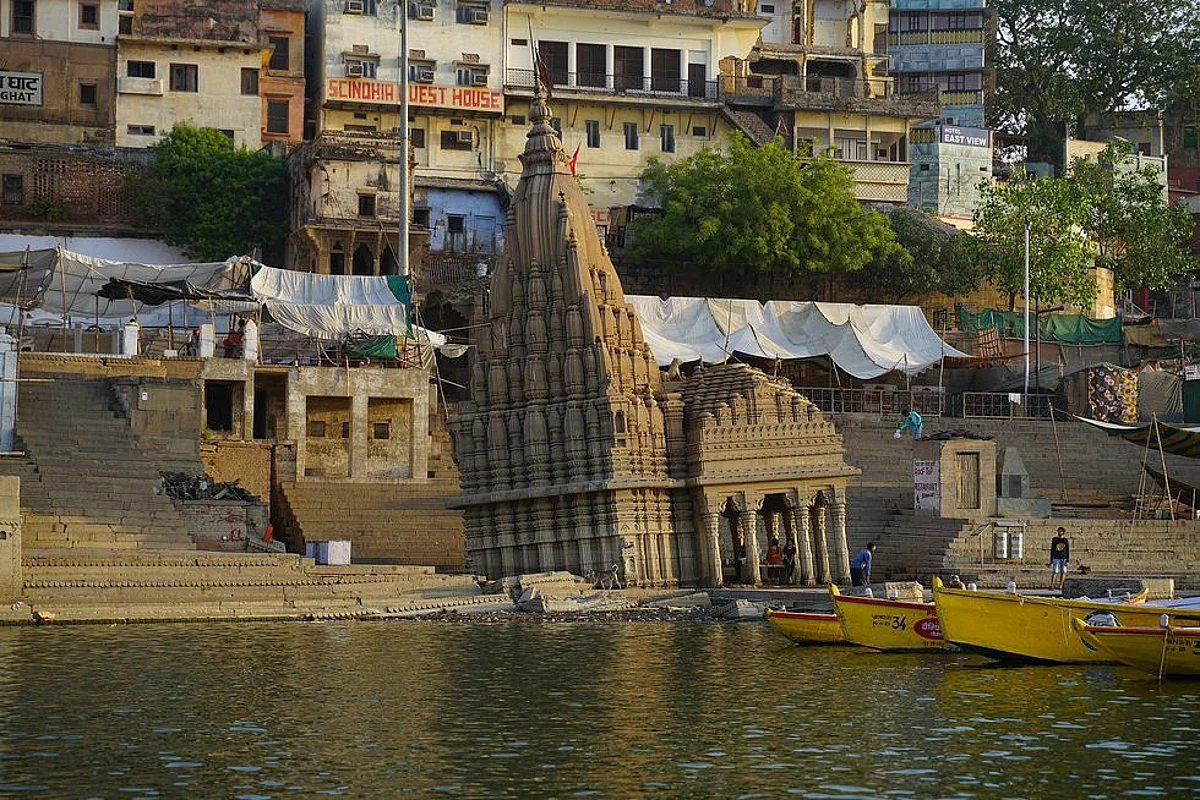 पीसा की मीनार से भी ज्यादा झुका हुआ है वाराणसी का रत्नेश्वर महादेव मंदिर, क्या है मन्दिर का इतिहास