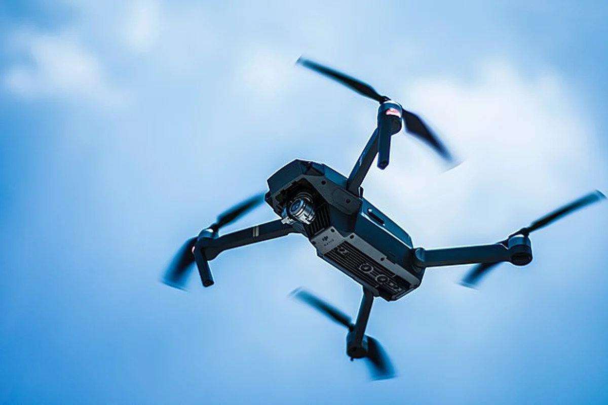 बिना कॉलेज डिग्री के Drone Pilot बन कमा सकते हैं 30,000 रुपये