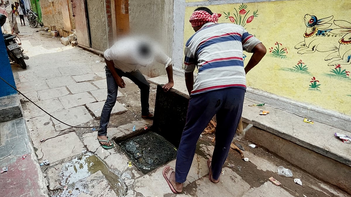 No protective gear, a 'compulsion': In top UP cities, machines fail to stop manual scavenging - Vimarsana News