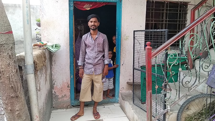 Vicky Bhalerao, a polishywala in Shirdi.