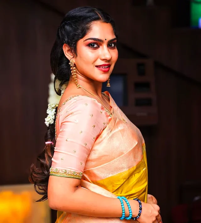 Actor Swasika Vijay.