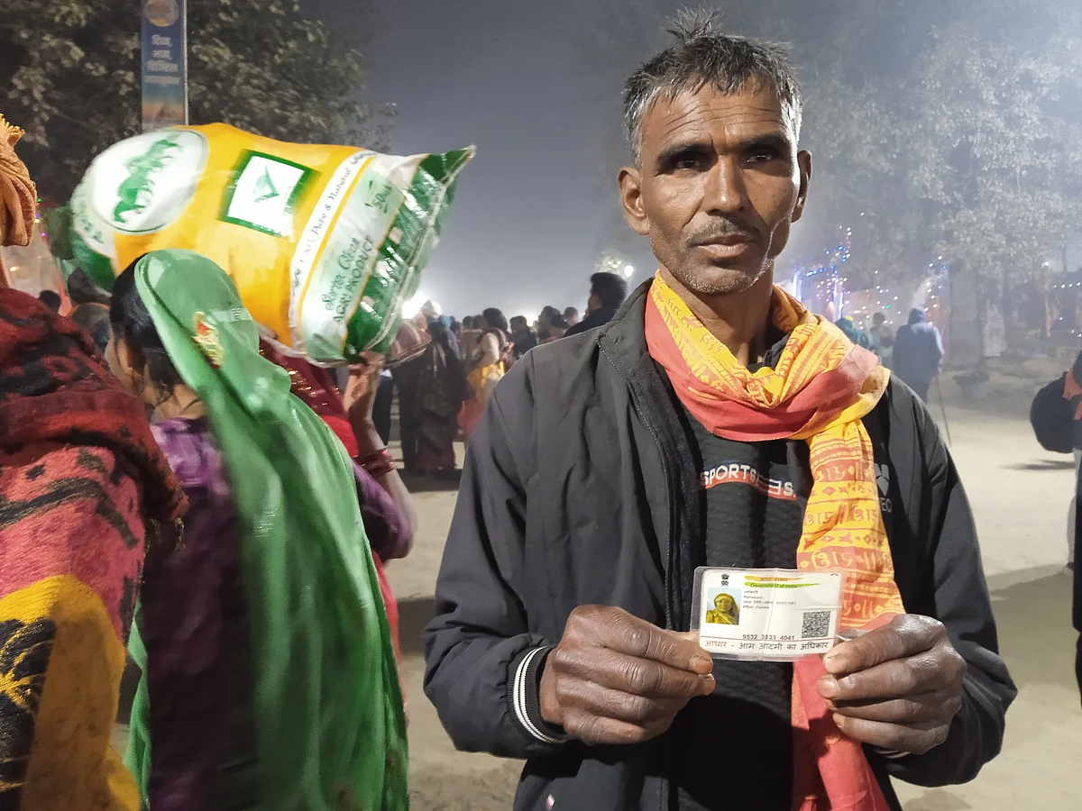 झांसी के ओम प्रकाश अपनी पत्नी रमा कांति की तलाश में हैं.
