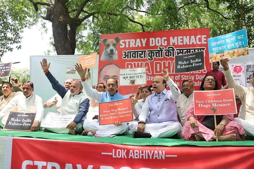 BJP leader Vijay Goel, along with more than 100 RWAs and NGOs from across Delhi, protesting at Jantar Mantar, Delhi, under the banner, "Stray Dog Menace."