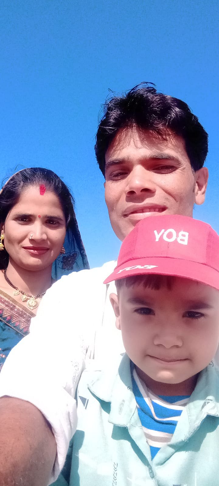 Divyansh Yaduvanshi with his parents.