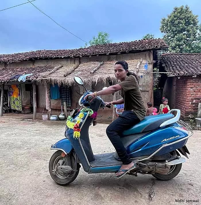 Himanjali Das, a youth leader from the indigenous Kondh tribe, travels to various villages of Paikamal block in Odisha’s Bargarh to raise awareness on saving their sacred Gandhamardhan Hills.