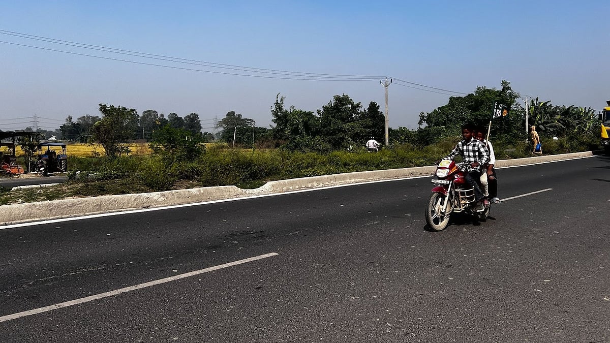 एआईएमआईएम के प्रचार में जुटे युवा 