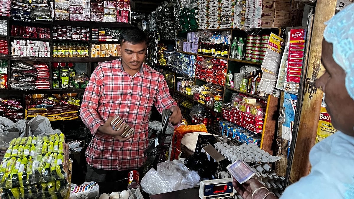 जोकीहाट में अपनी दुकान पर मौजूद तौसीफ 